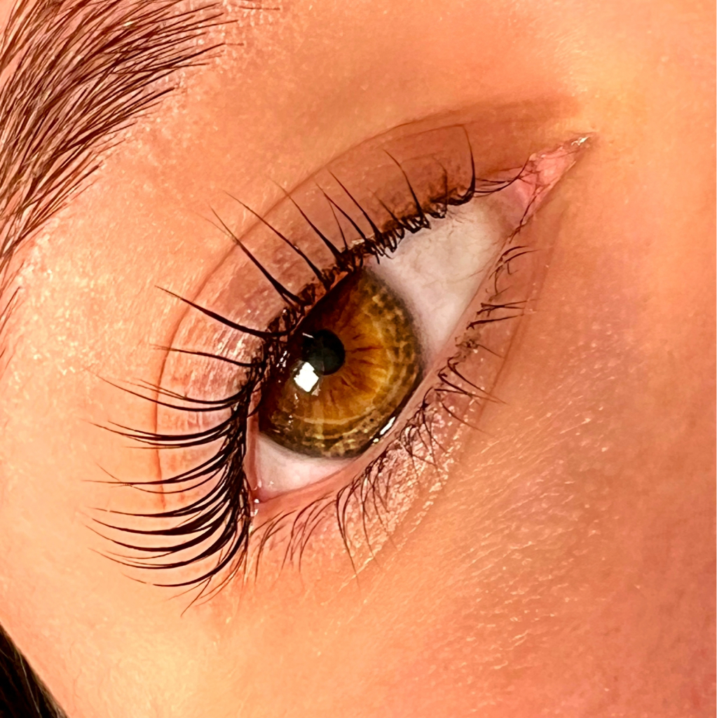 Ламинирование ресниц с окрашиванием