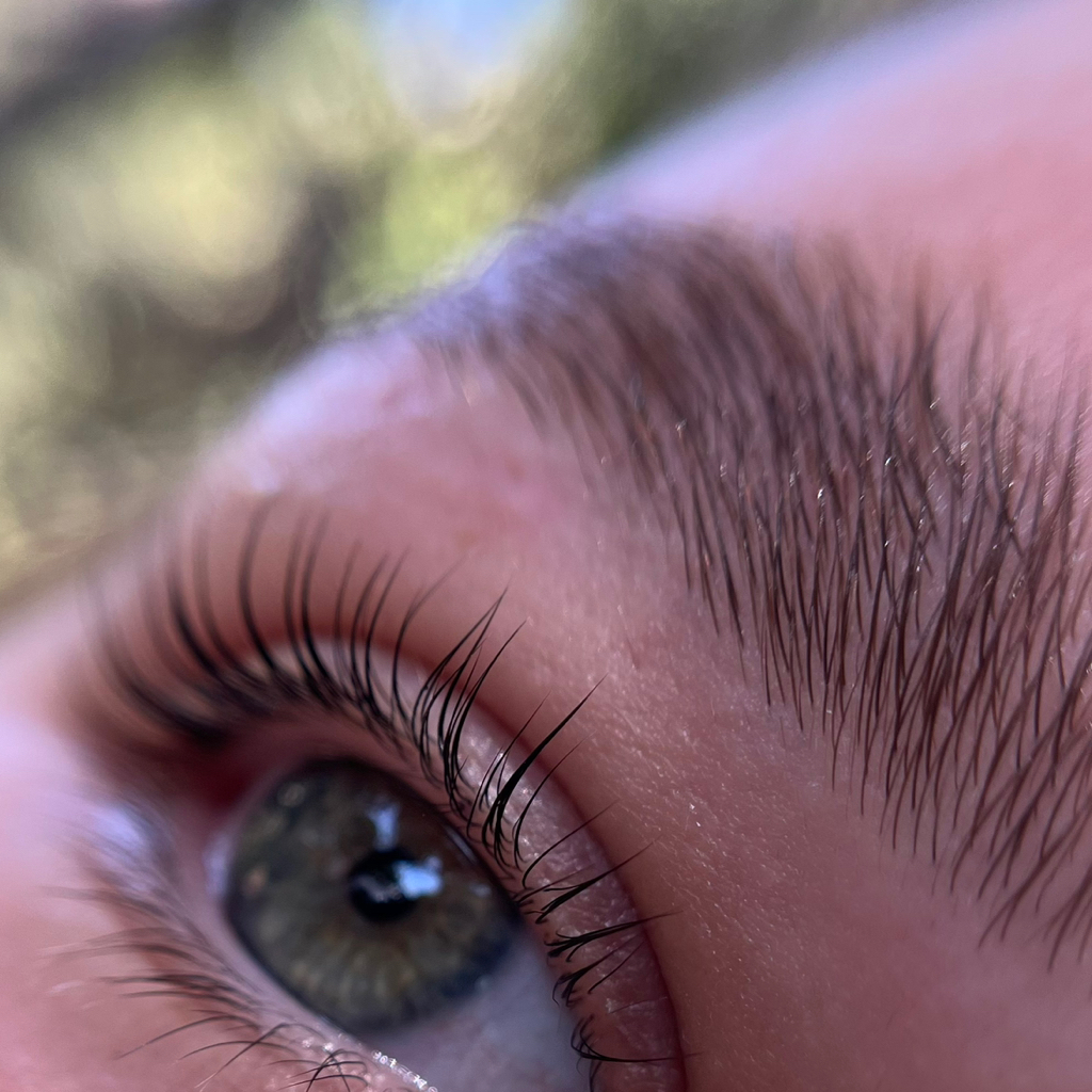 Долговременная укладка бровей