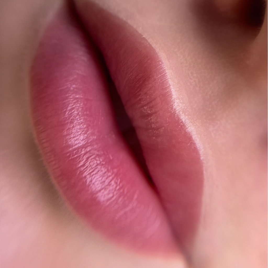 Коррекция перманентного макияжа губ (требуется предоплата)