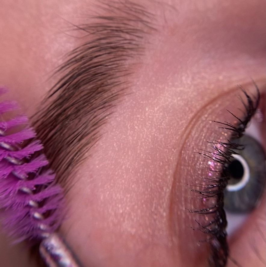 Рефреш бровей (требуется предоплата)