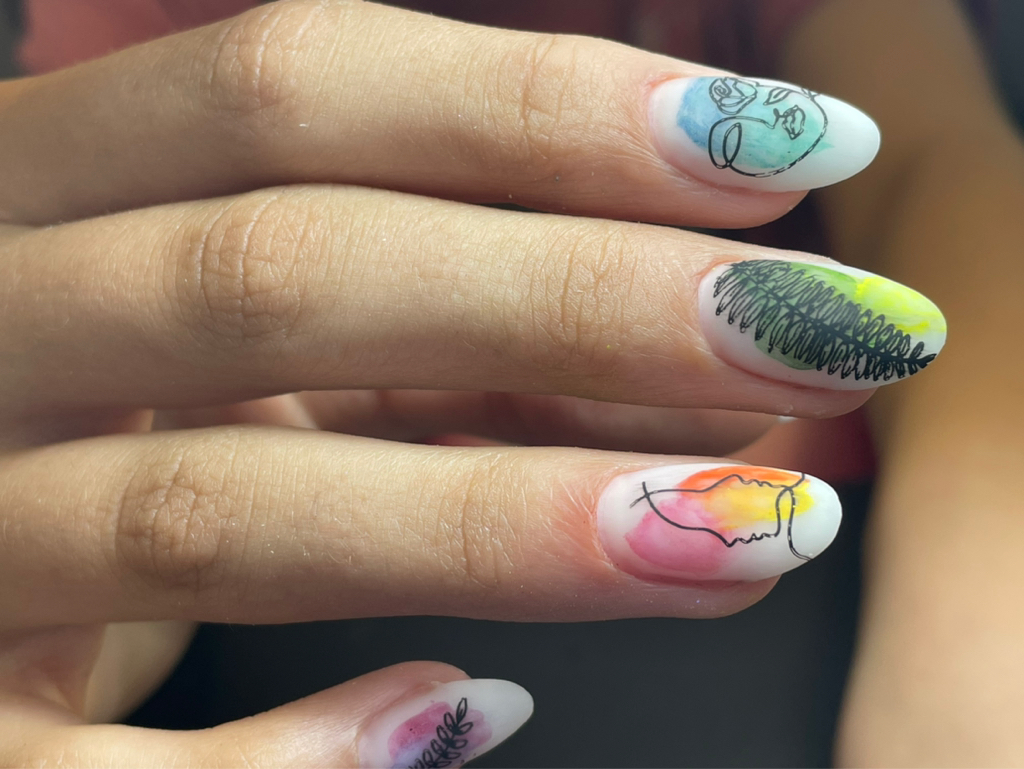 Наращивание ногтей гелем