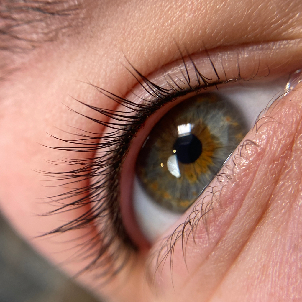 Коллагенирование бровей и ресниц