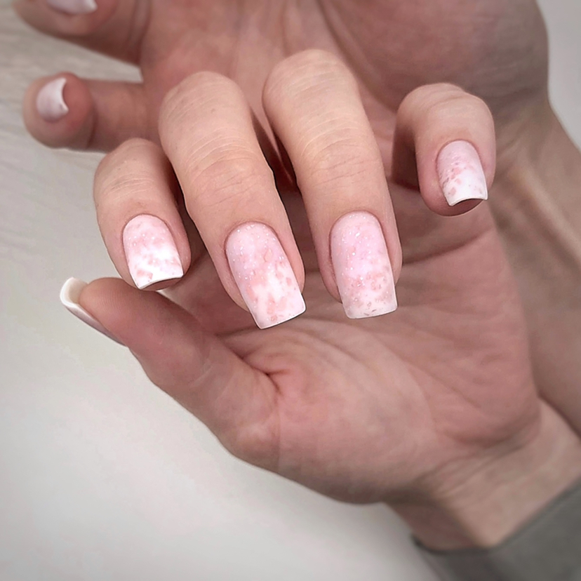 Маникюр+укрепление+однотонное покрытие