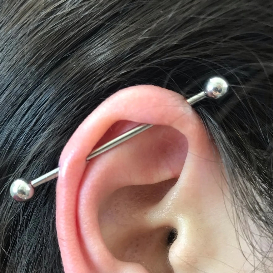 Прокол ИНДАСТРИАЛ ( серёжка из титана оплачивается отдельно )