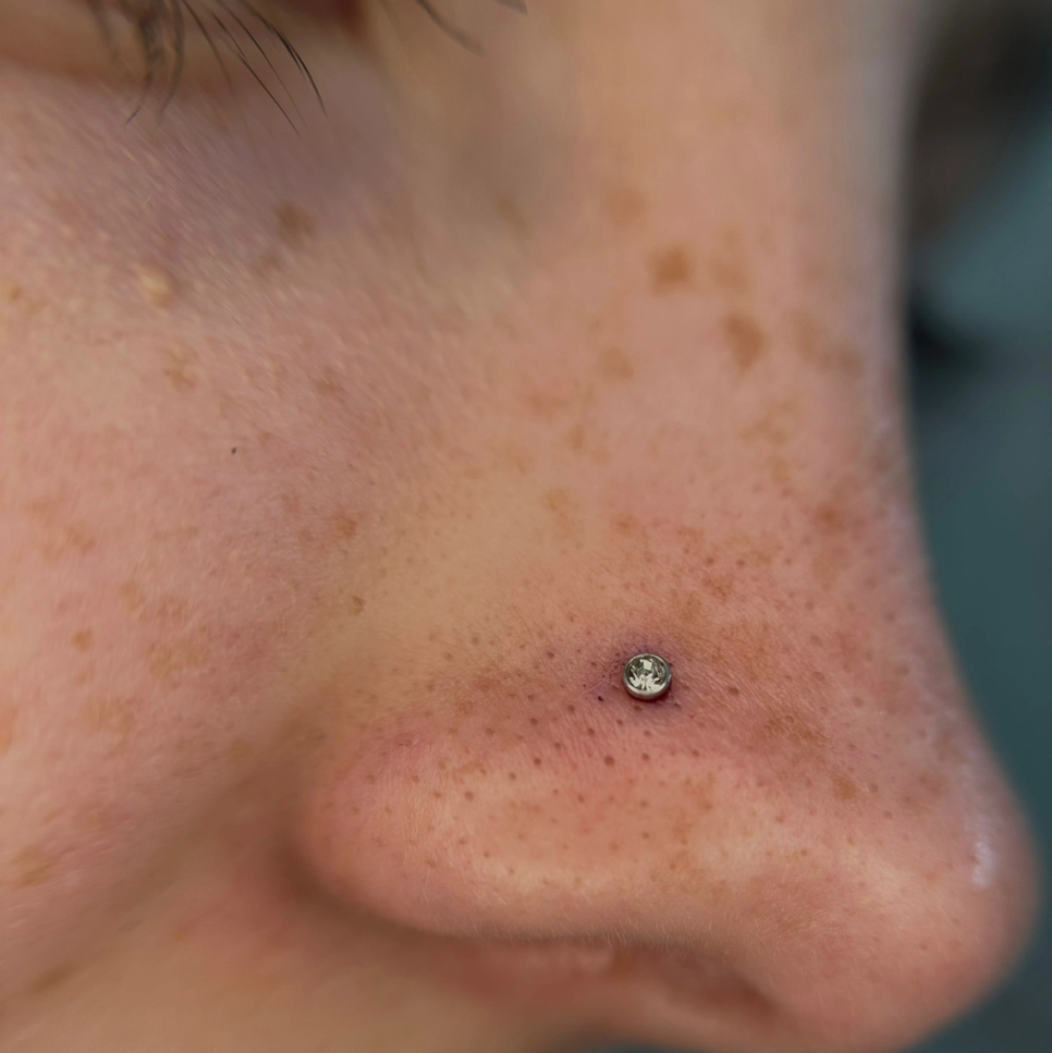 Пирсинг НОС (Серёжка из титана оплачивается отдельно)