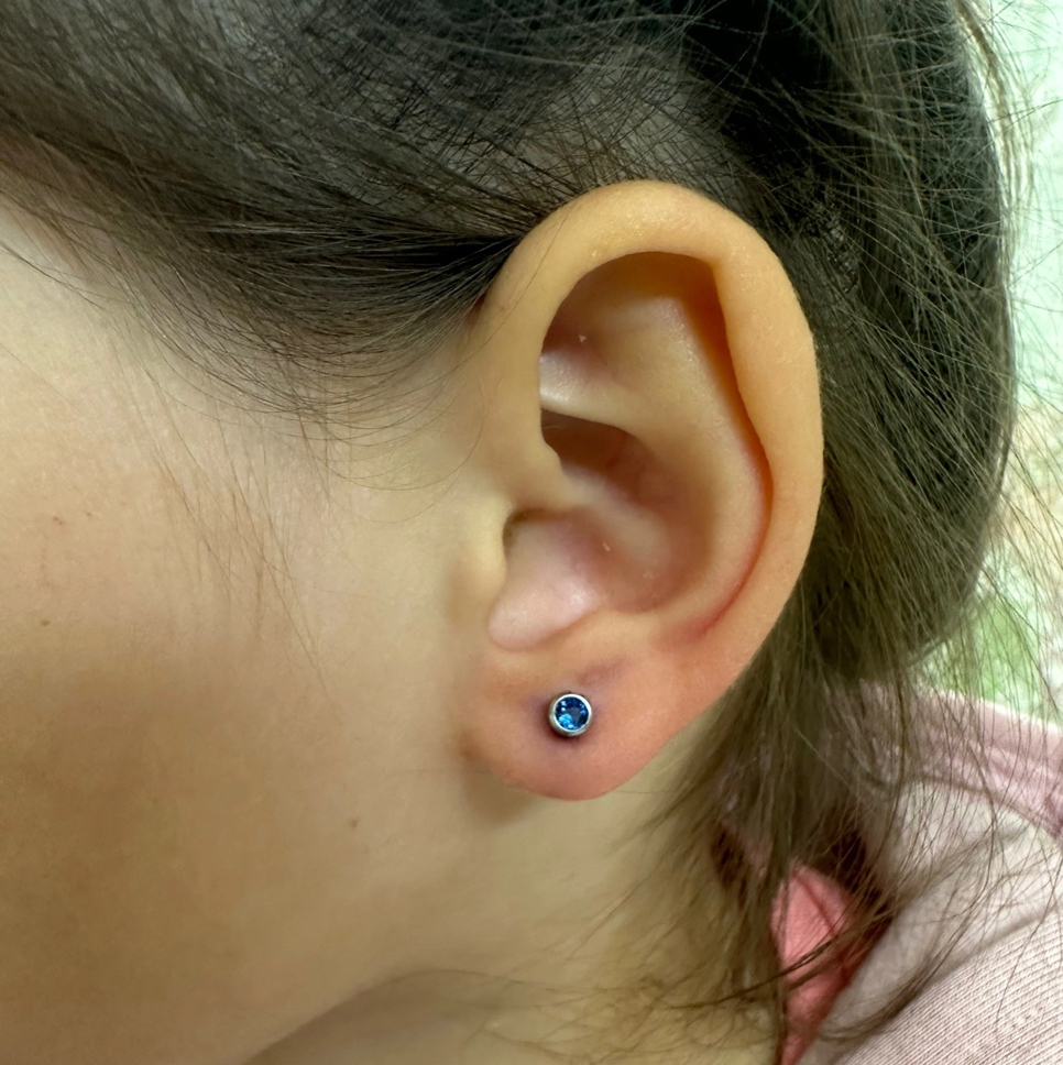 Прокол ушей пистолет R993- 1 мочки (Серёжка входит в стоимость)