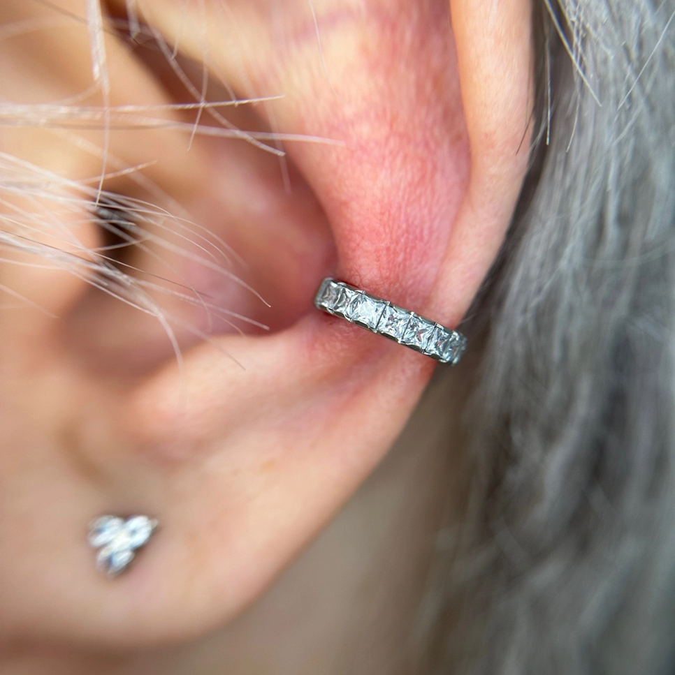 Прокол КОНЧ (Серёжка из титана оплачивается отдельно)