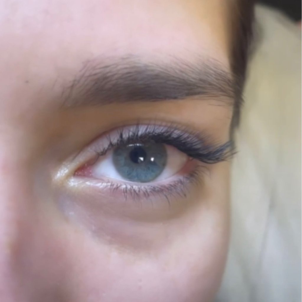 Классическое наращивание ресниц