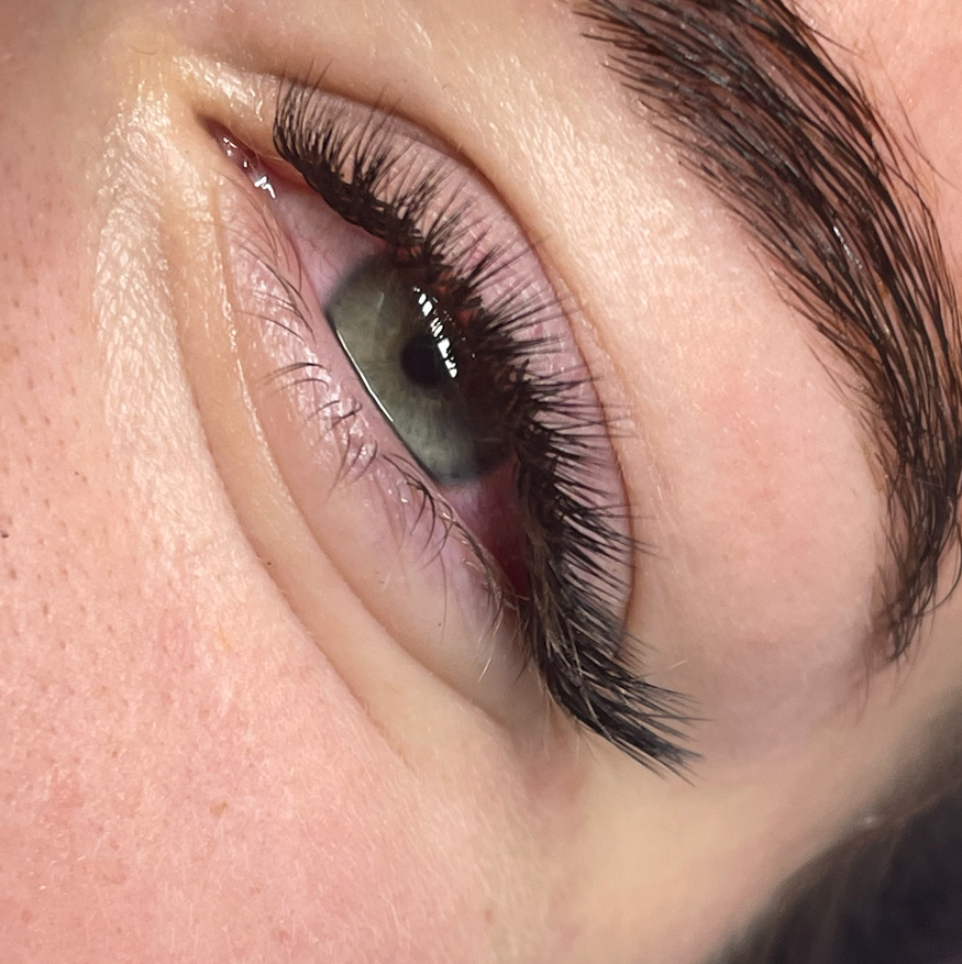 Наращивание ресниц 3D объема