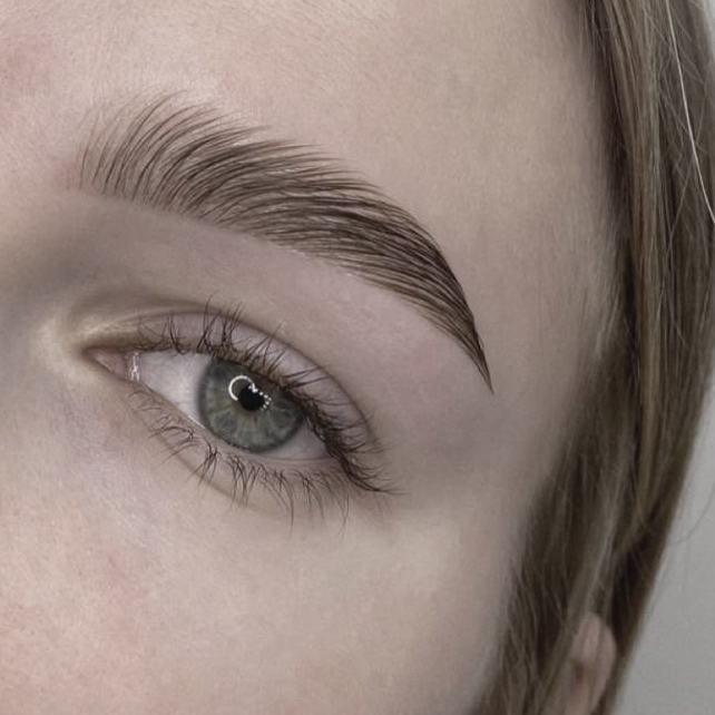 Коррекция бровей