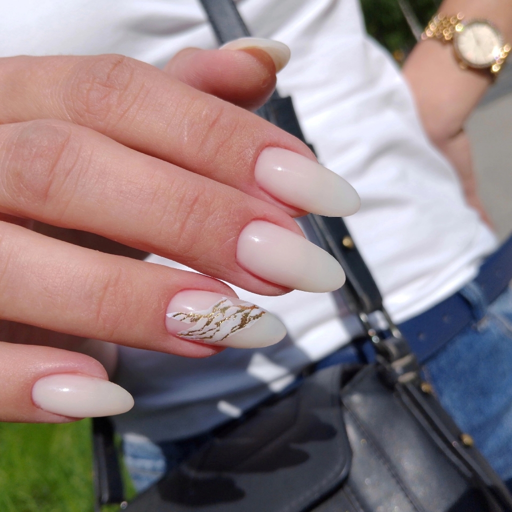 наращивание ногтей