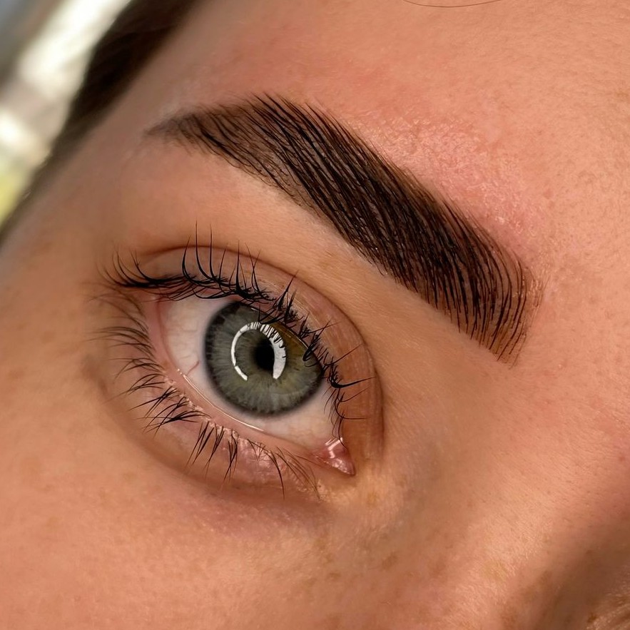 Коррекция бровей,  долговременная укладка бровей