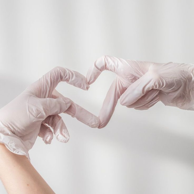 Чистка бикини от вросших волос