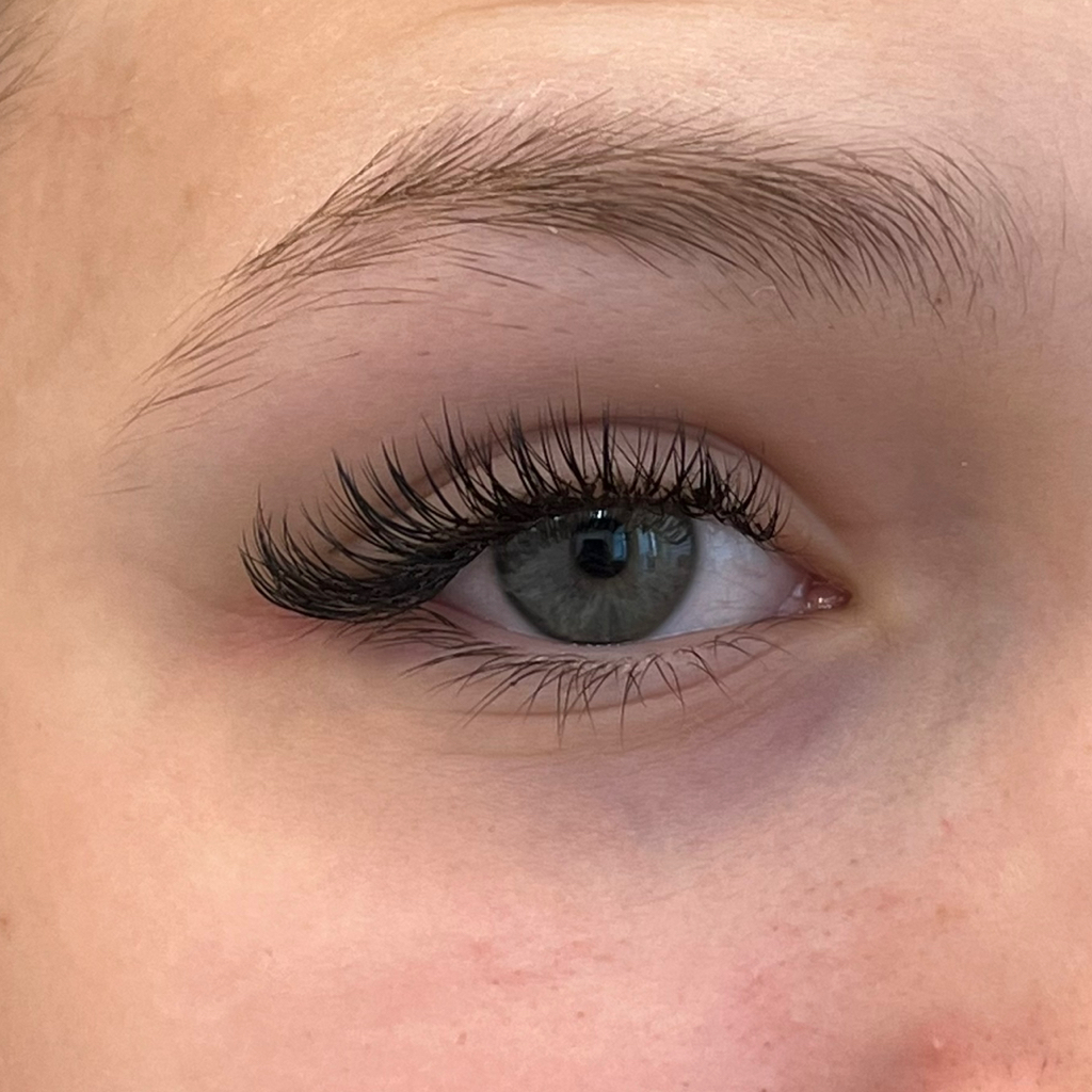 Наращивание ресниц обьем 2d