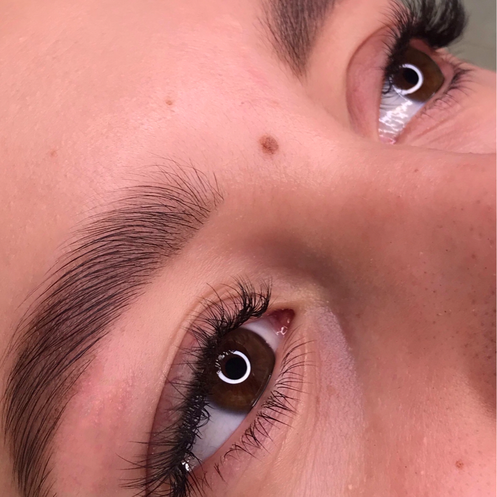 Окрашивание бровей