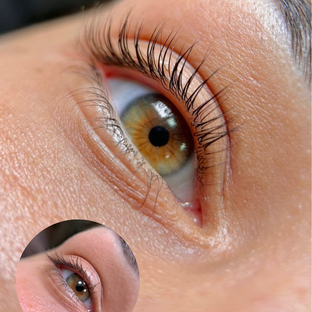 Ламинирование верхних ресниц(окрашивание и уход входит в стоимость)