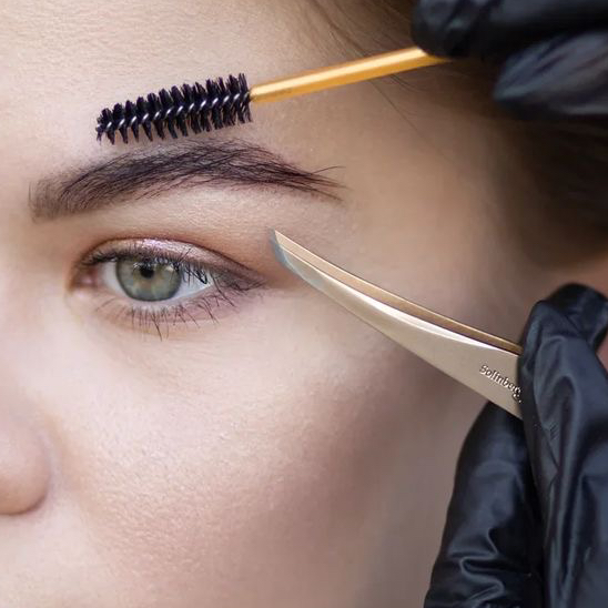 Коррекция формы бровей  (воск/нить/пинцет)