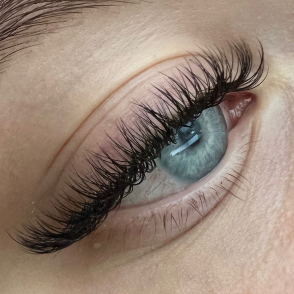 Наращивание ресниц любого обьема и эффекта