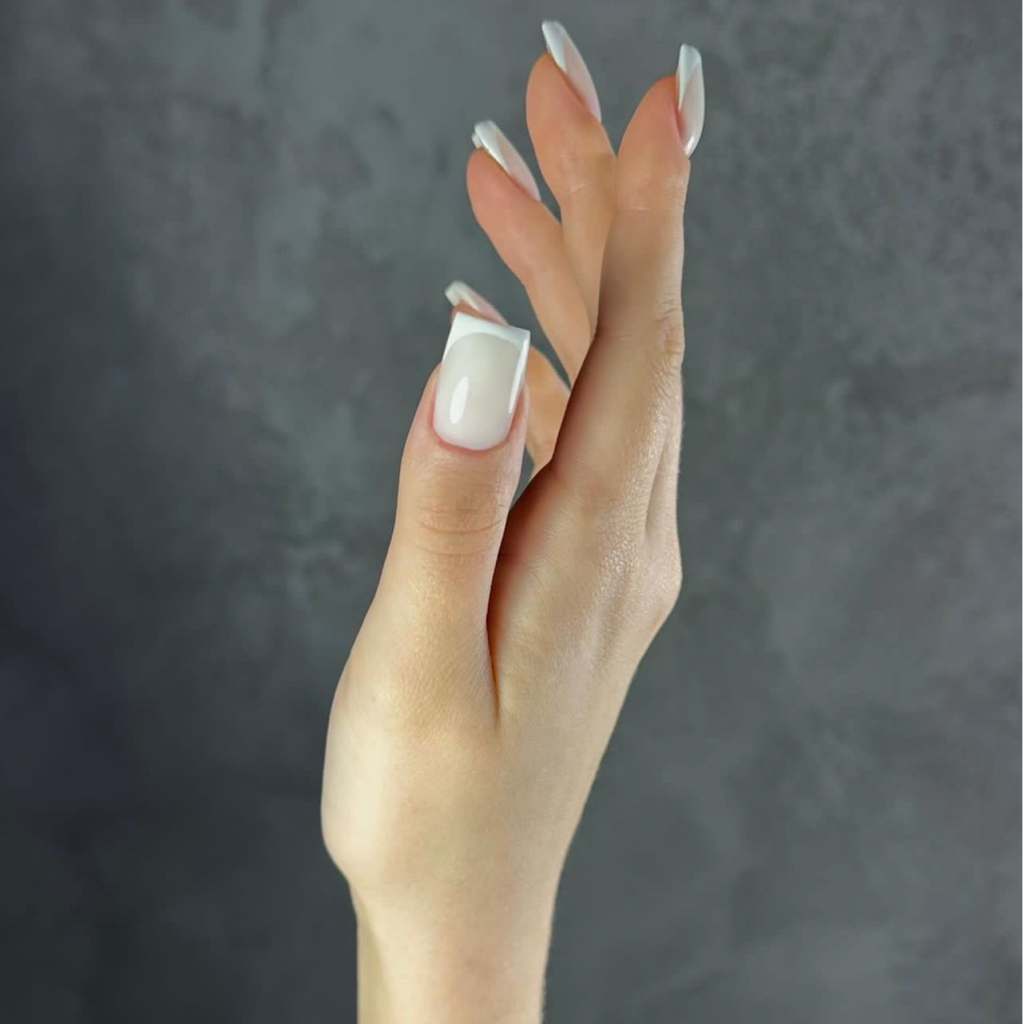 Коррекция наращенных ногтей.