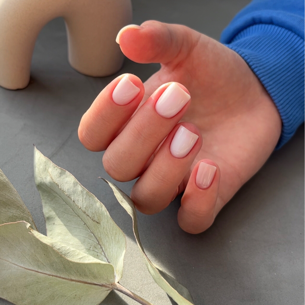 Комплекс 1: Снятие старого покрытия+ комби маникюр+ укрепление гелем, гель желе + покрытие в один тон