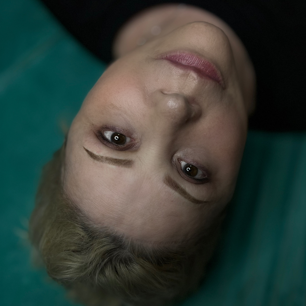 Пудровое напыление бровей