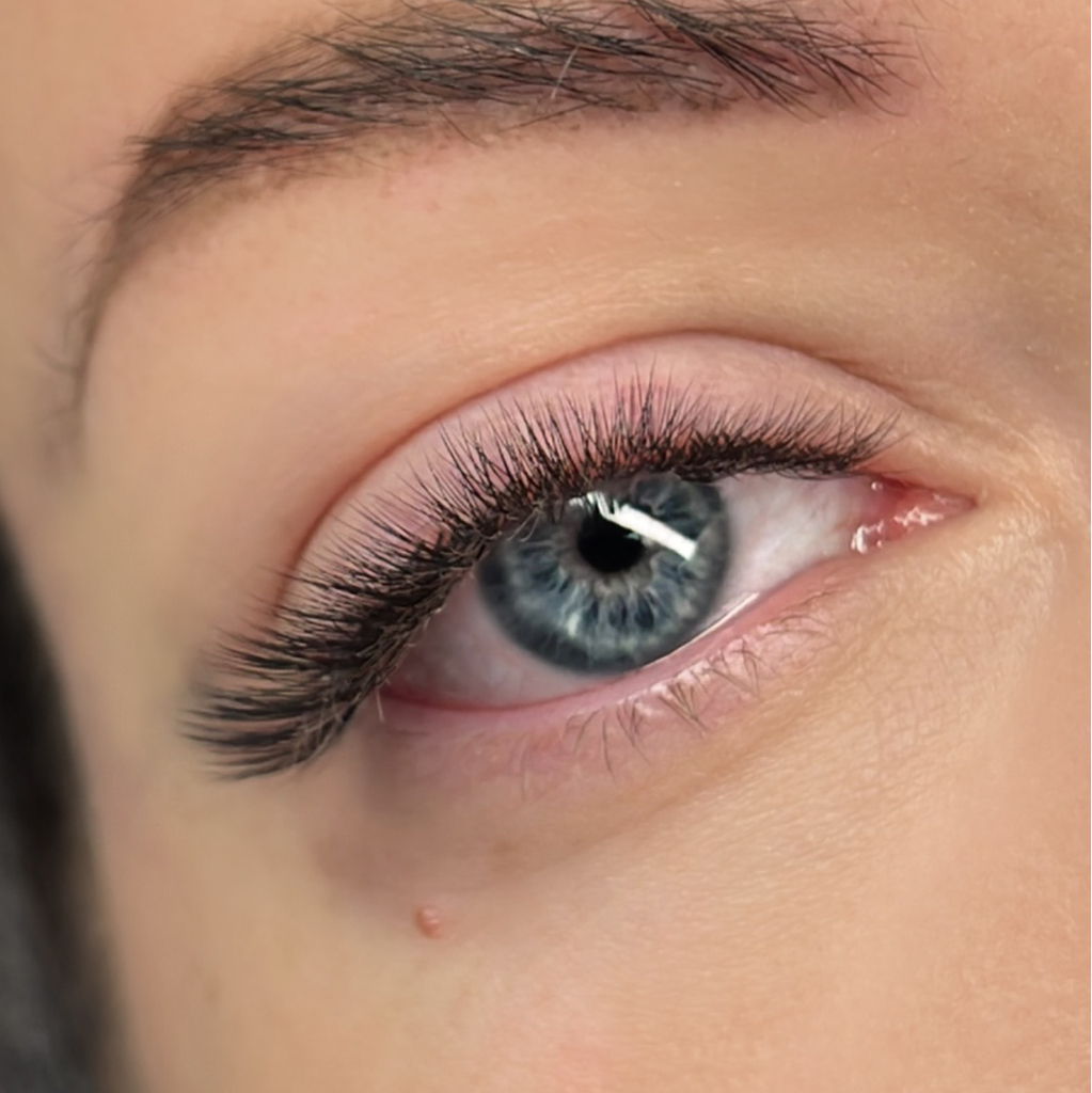 Наращивание ресниц 3d