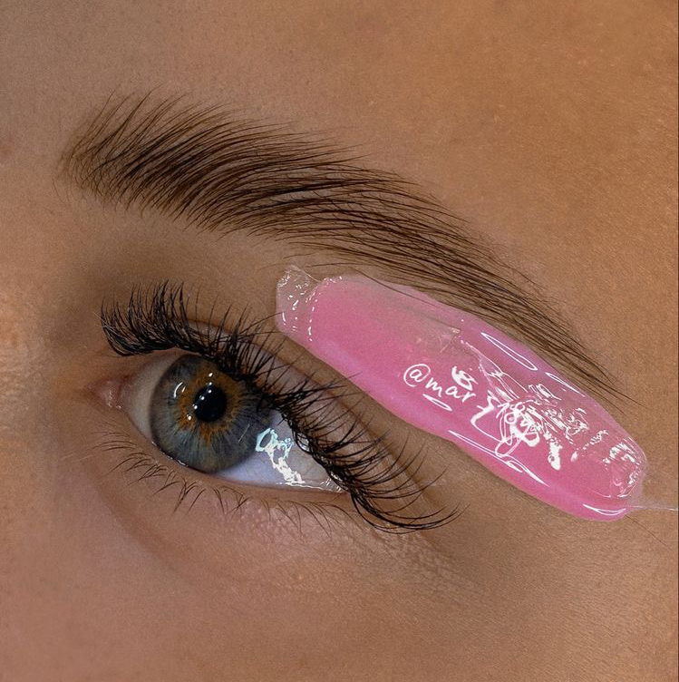 Коррекция бровей