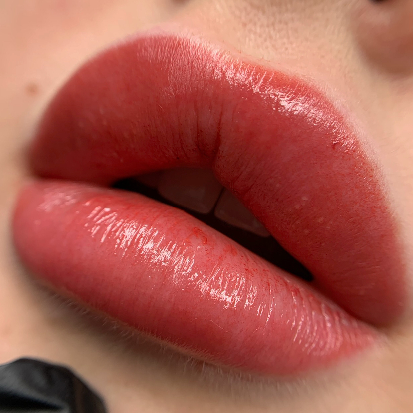 Перманентный макияж губ