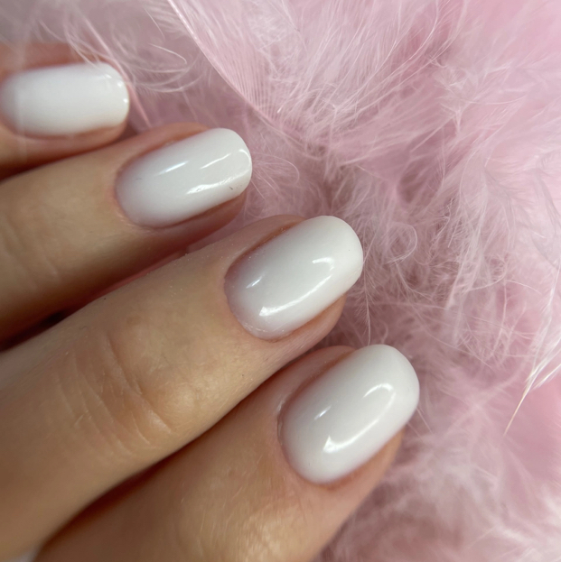 Маникюр с покрытием однотон+укрепление гелем/полигелем