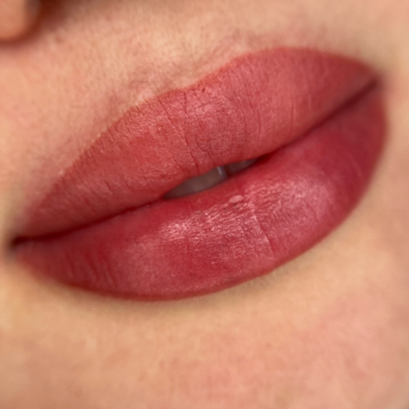 Перманентный макияж губ