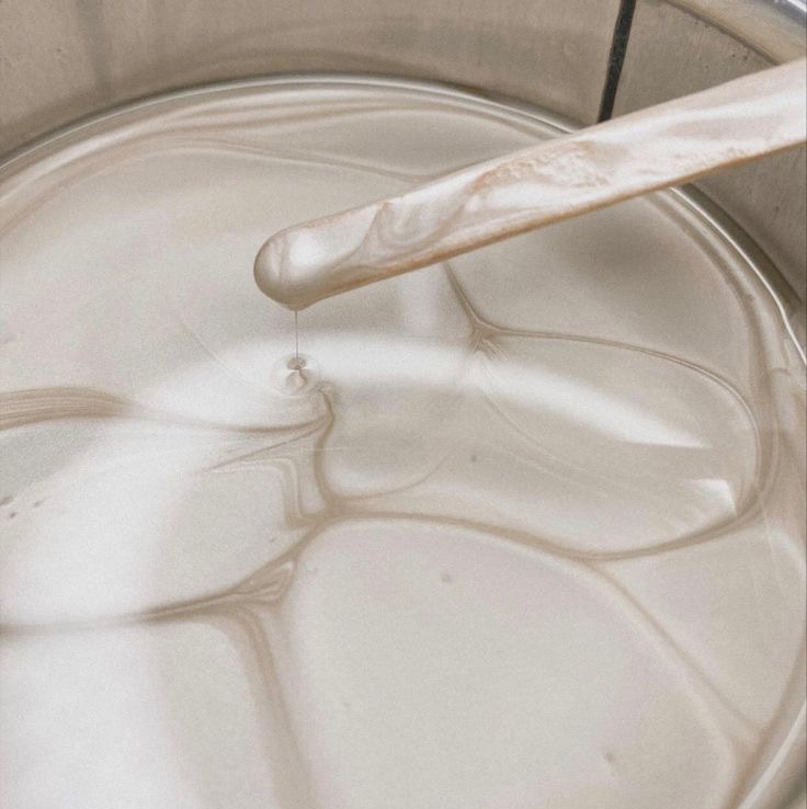 Удаление нежелательных волосков воском