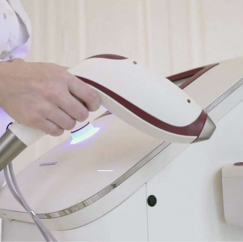 Глубокое бикини + подмышки + ноги полностью