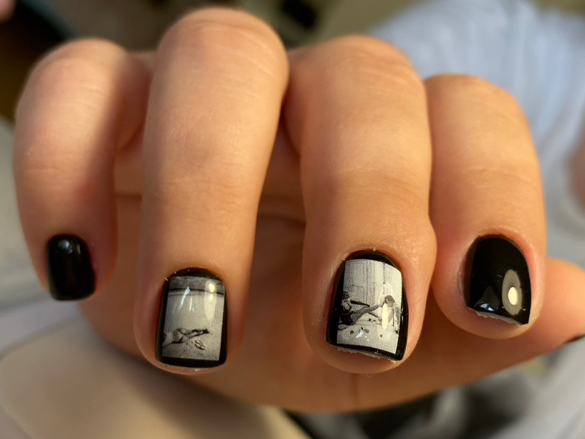 Покрытие гель-лак с наклейками