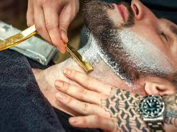Королевское бритье (оформление бороды бритвой)