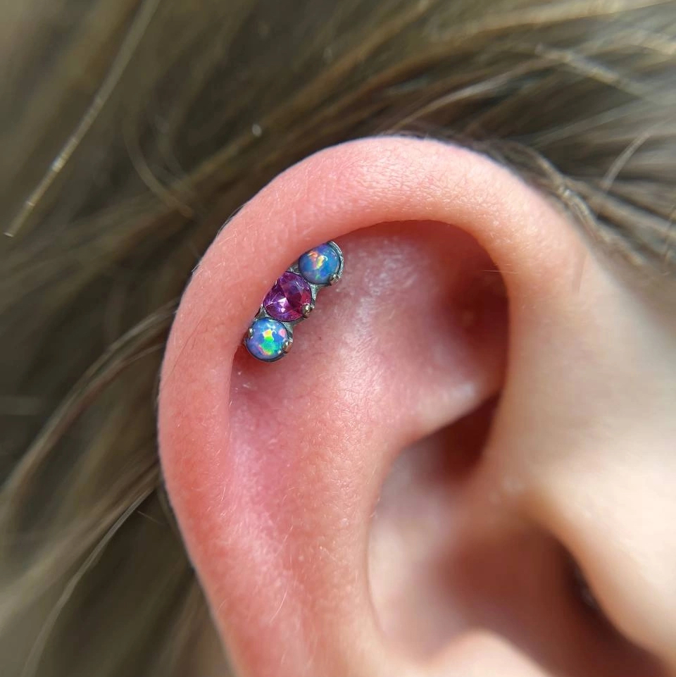 Замена украшения для пирсинга