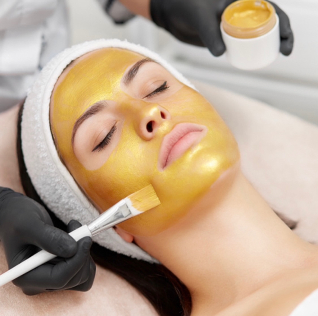 ЛИФТИНГ+ГЛАДКОСТЬ Пилинг ретиноловый ( желтый)
+чистка лицо +набор кремов