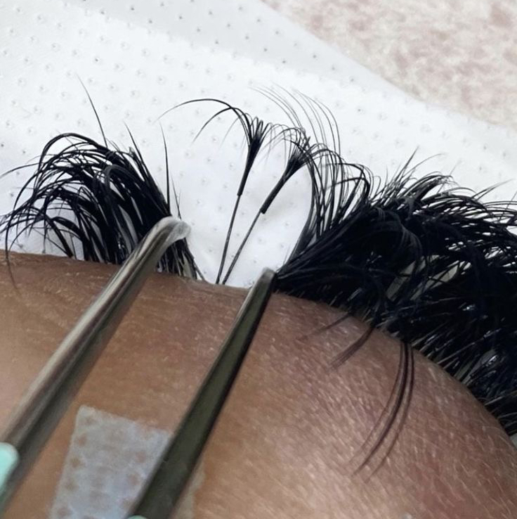 Коррекция ресниц От 1,5D До 4D ( цена указана минимальная, за коррекцию объема 1д)