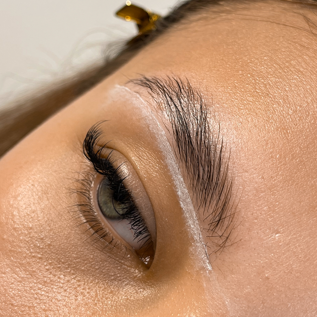 Флексінг брів + корекція пінцетом