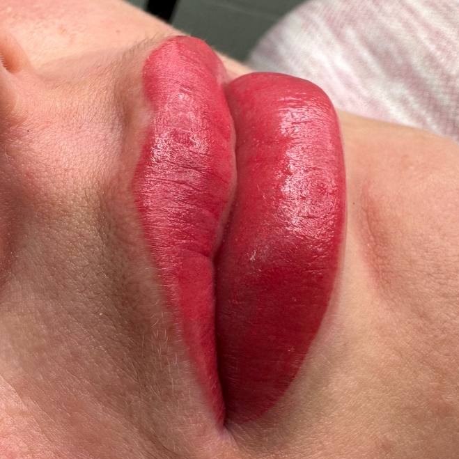 Перманентный макияж губ