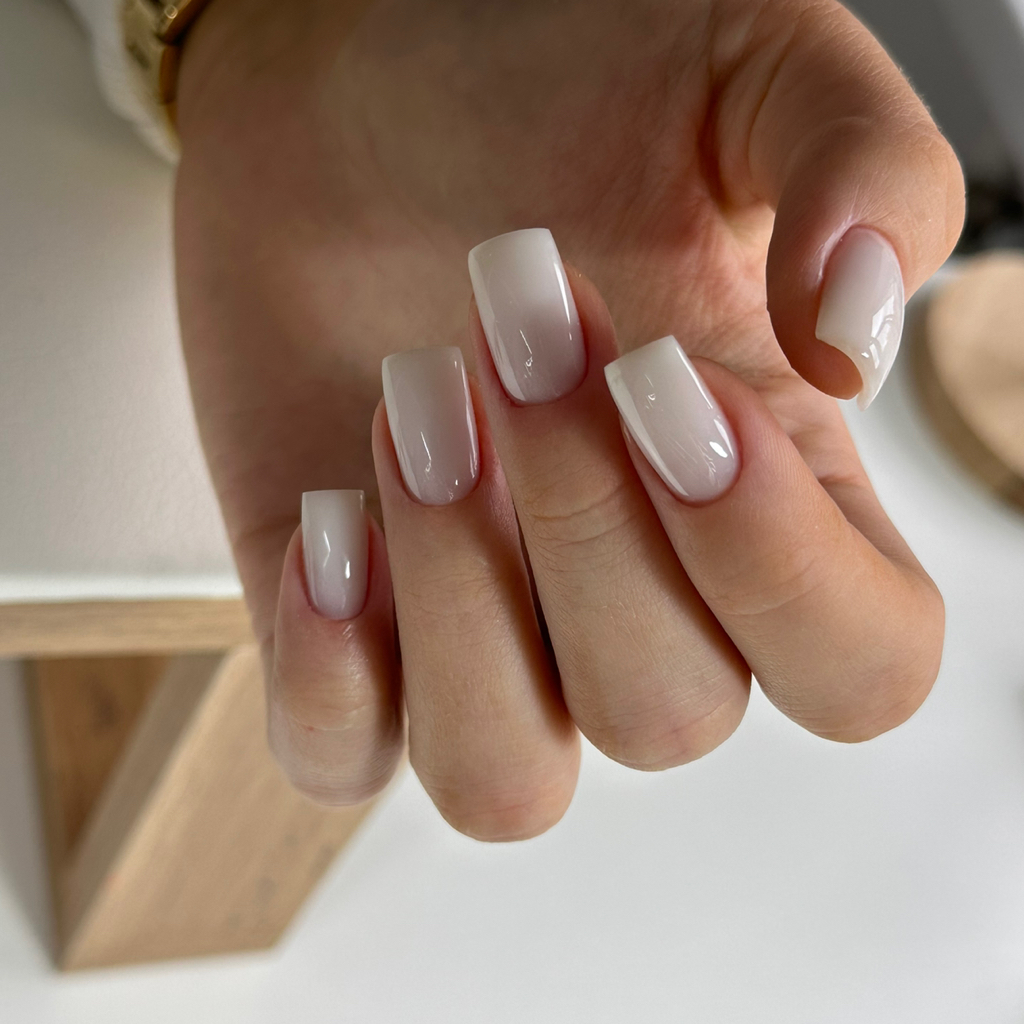 Маникюр с покрытием гель-лак + (простая коррекция) входит:снятие,маникюр,укрепление,покрытие