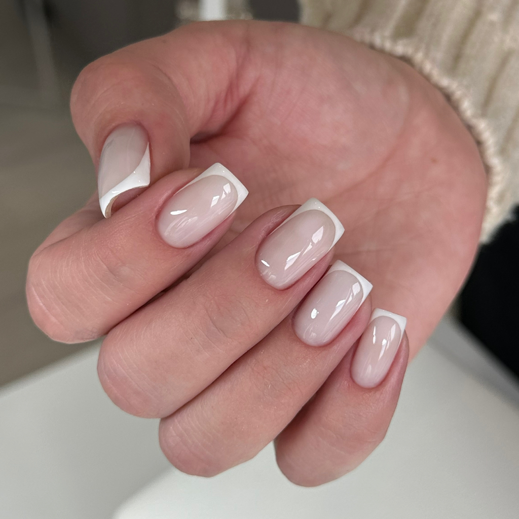 Маникюр (Френч)
Входит:снятие,маникюр,укрепление,френч