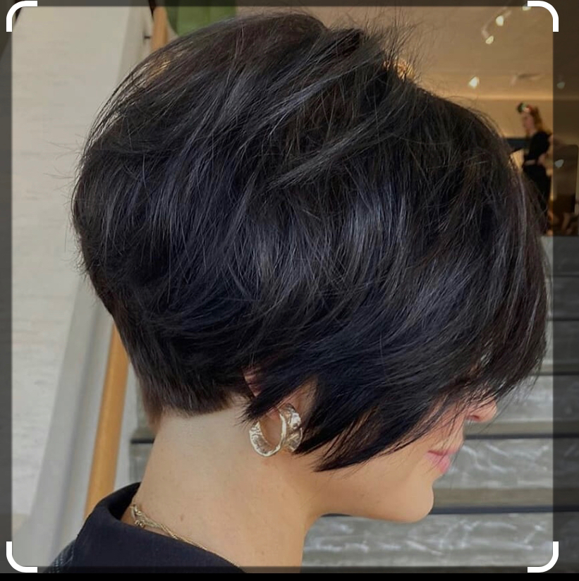 Женская стрижка (средние волосы)