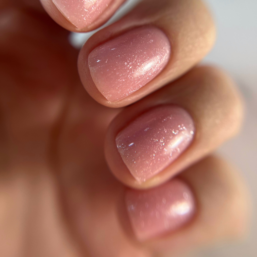 Маникюр с покрытием камуфлирующей базой