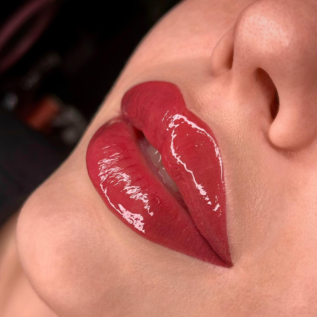 Перманентный макияж губ