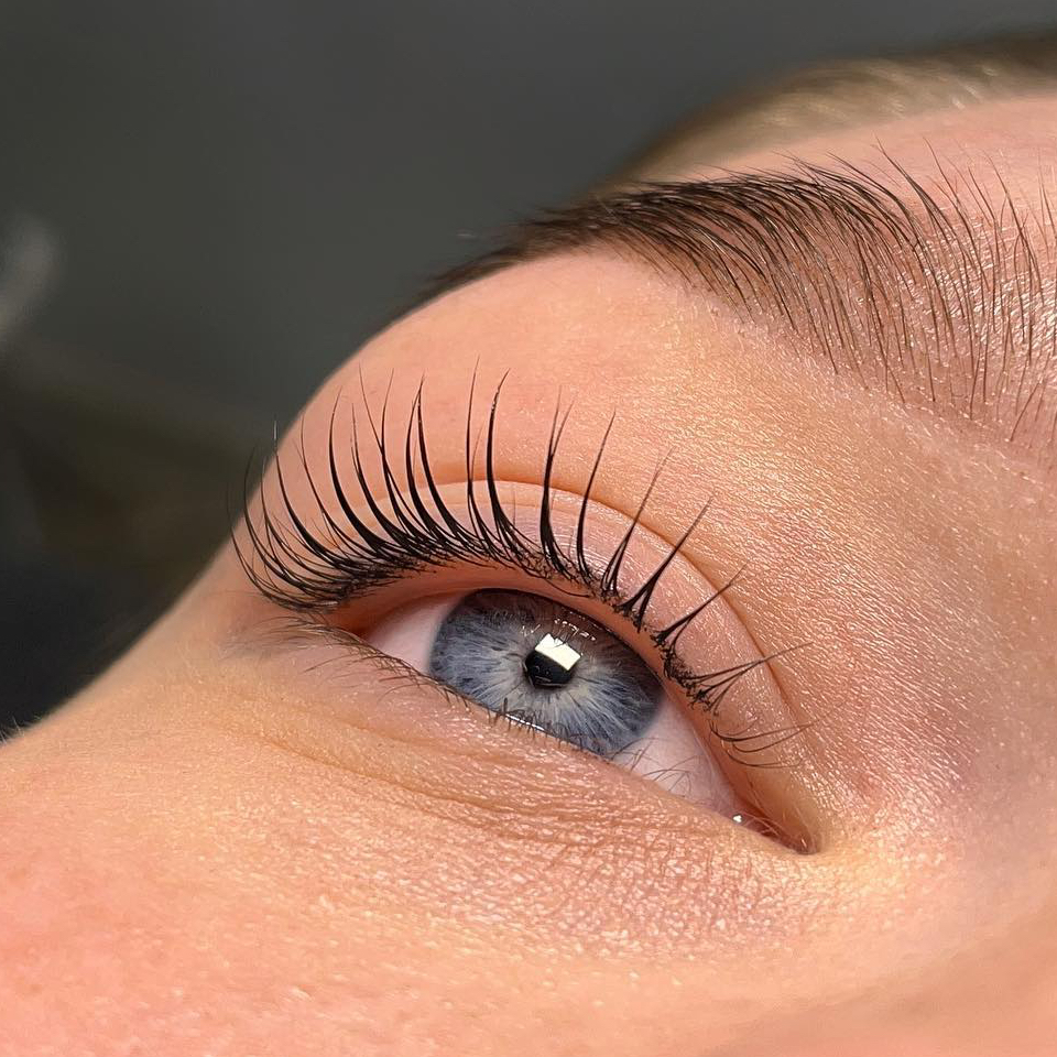 Ламинирование ресниц (Входит окрашивание ресниц)