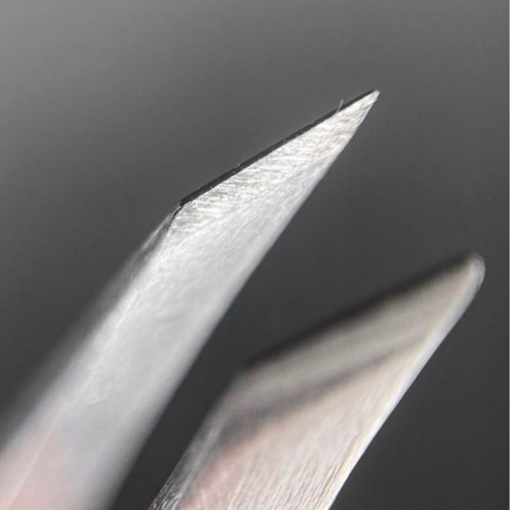 Коррекция бровей