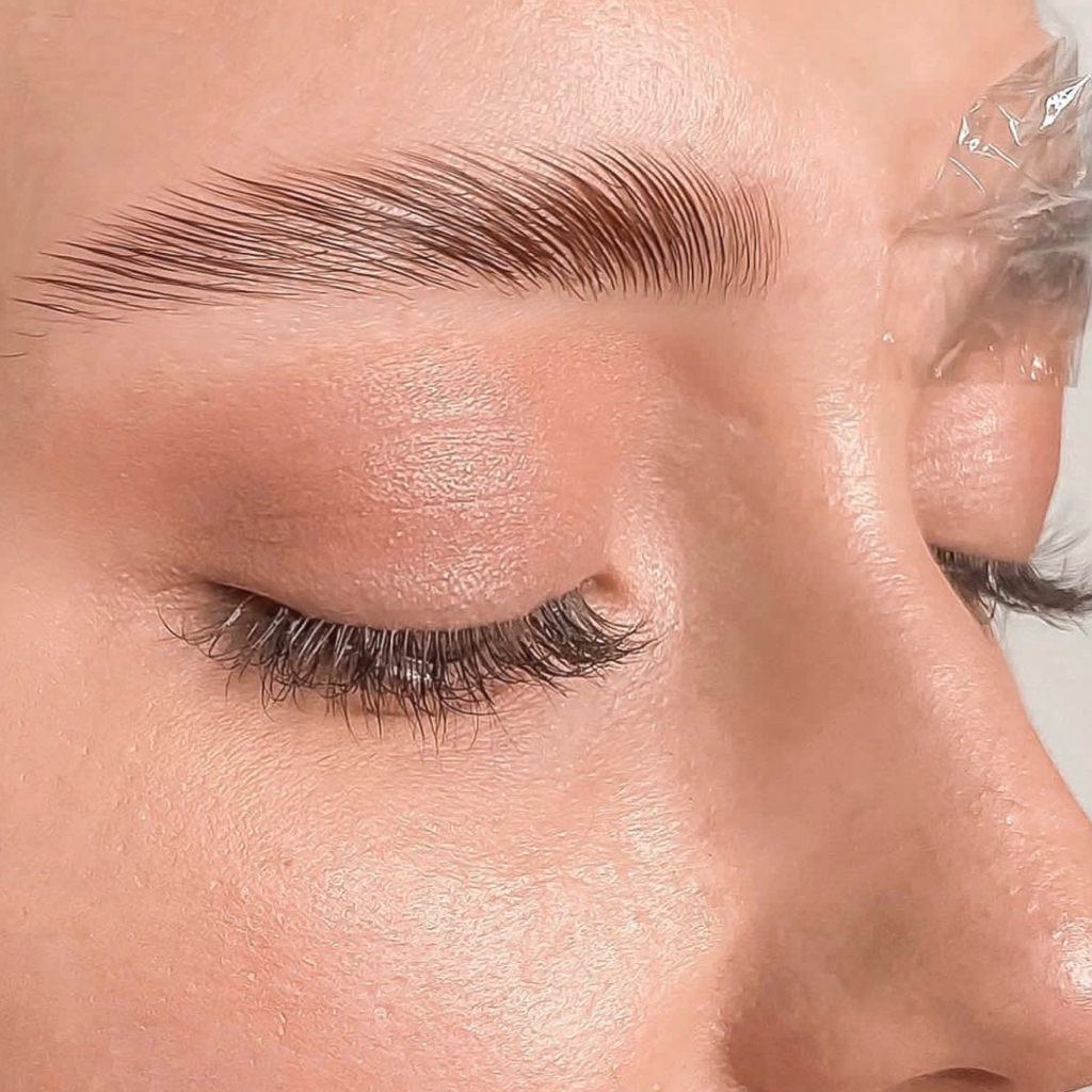 Долговременная укладка бровей + коррекция / окрашивание