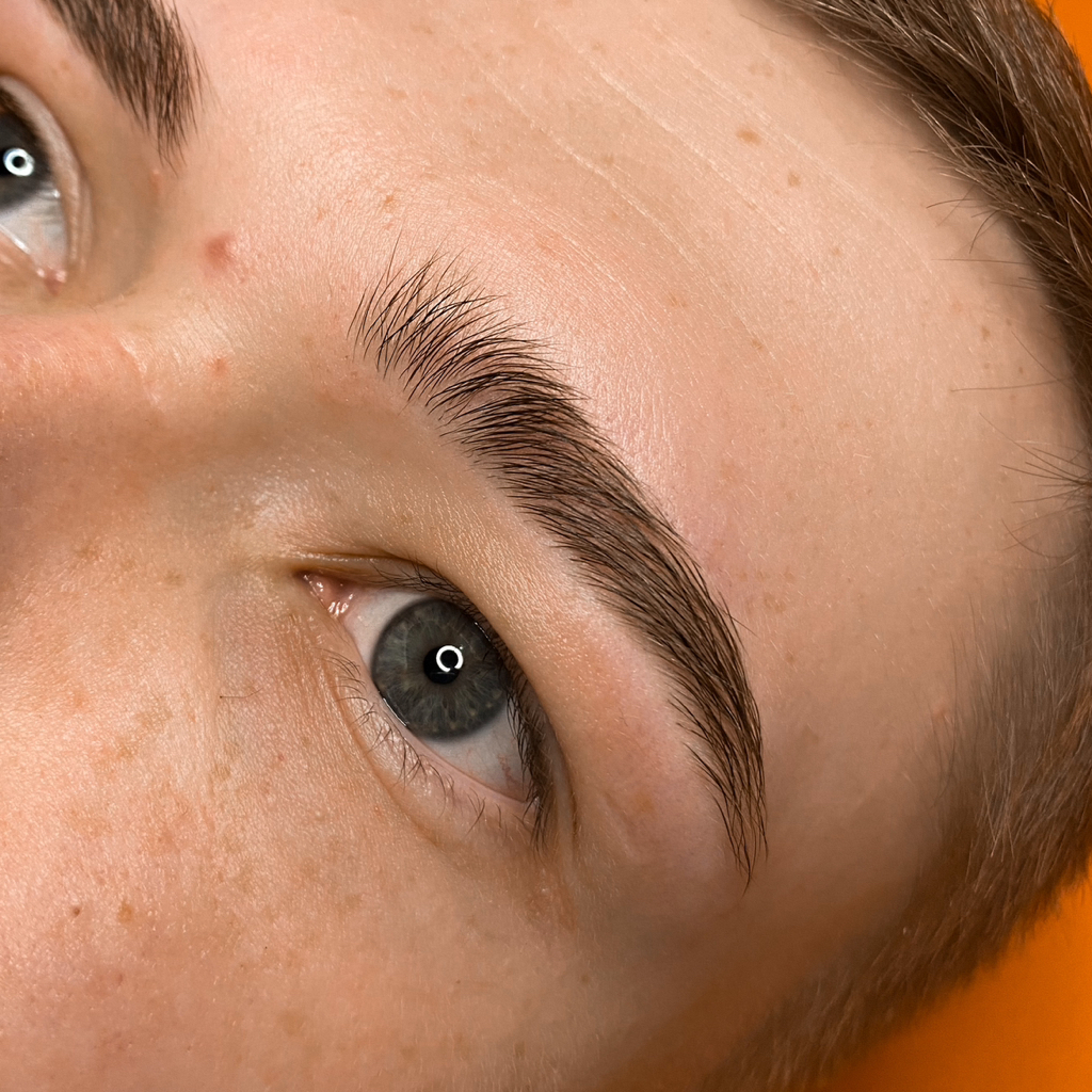 Коррекция бровей (женская и мужская)