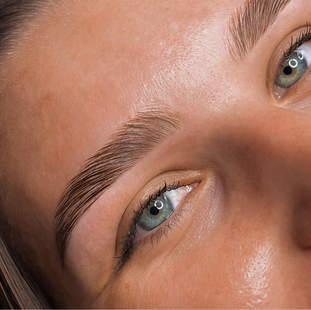 Ламинирование бровей (комплекс с окрашиванием и коррекцией воск/пинцет)