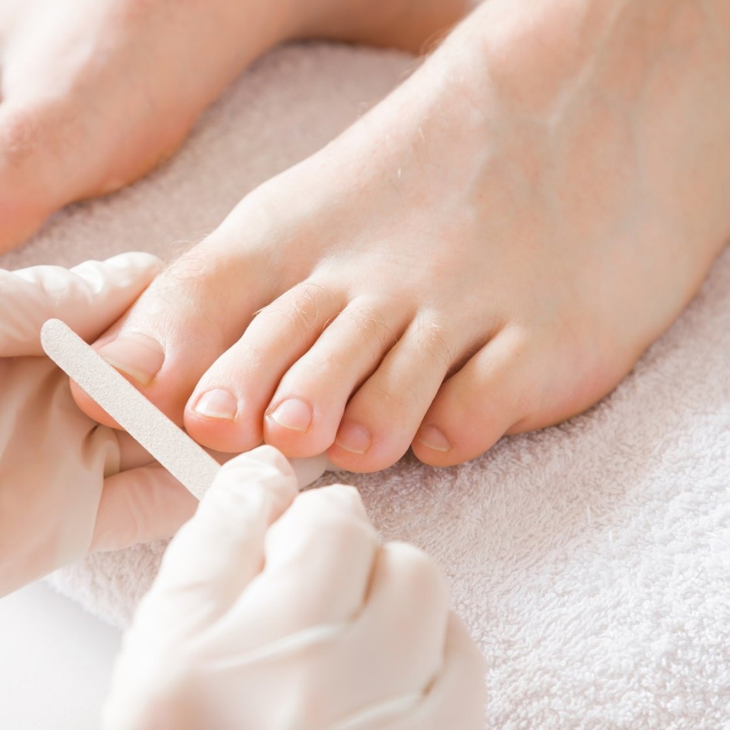 Педикюр: обработка стопы дисками, обработка пальчиков,  без покрытия